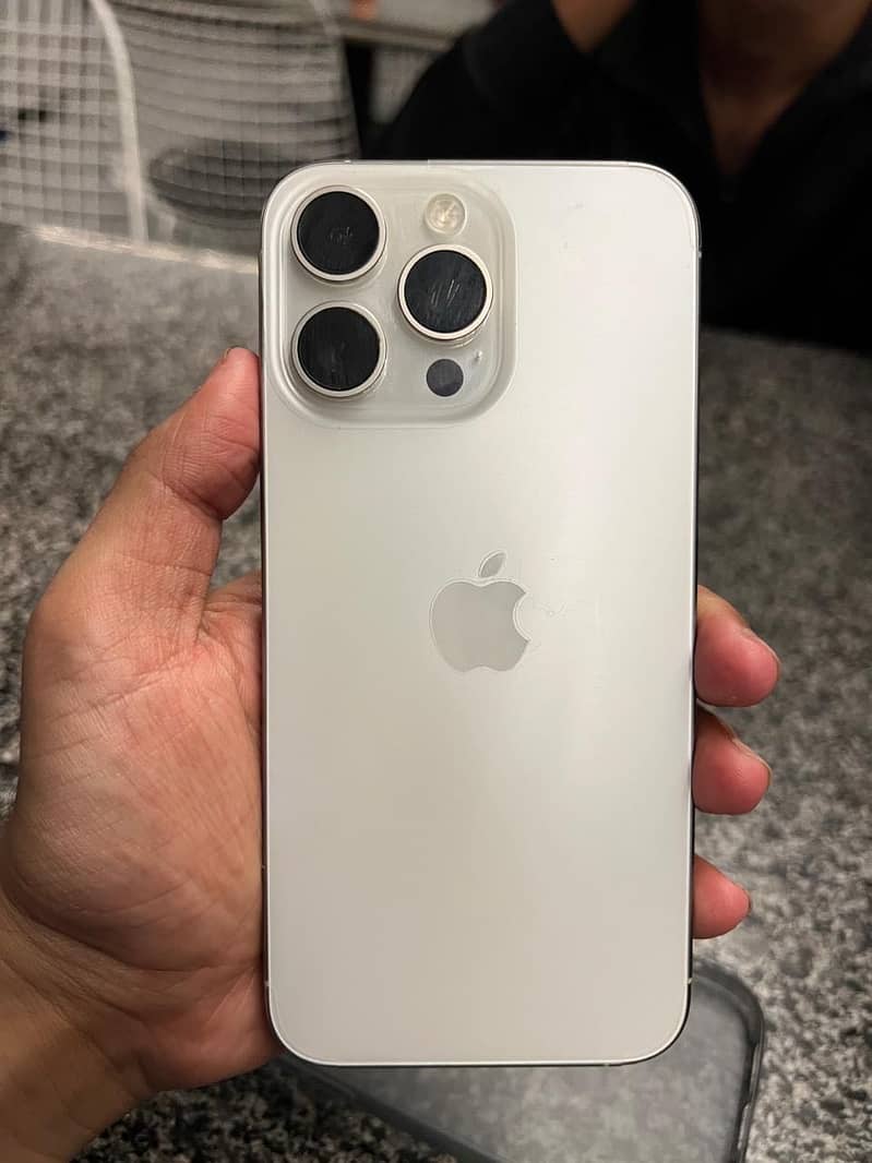 Apple iPhone 15 Pro Max 0