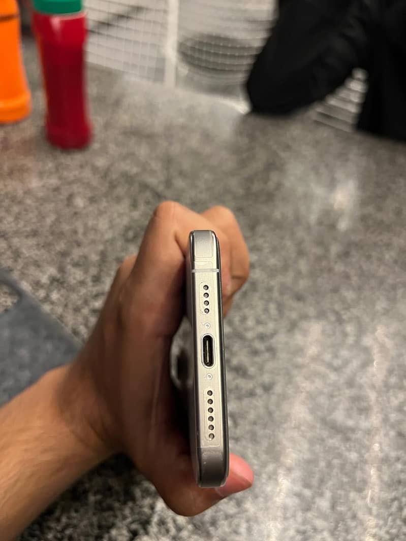 Apple iPhone 15 Pro Max 6