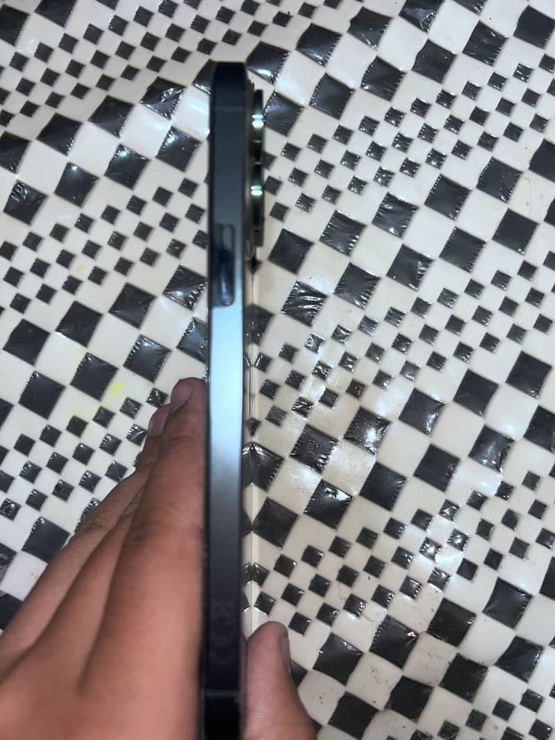 Apple iPhone 13 Pro Max 4