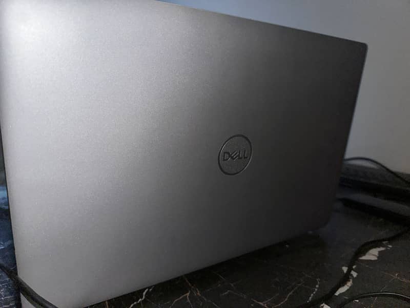 Dell Precision 3570 1