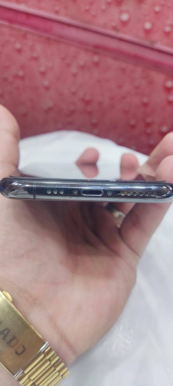 Apple iPhone 11 Pro 1