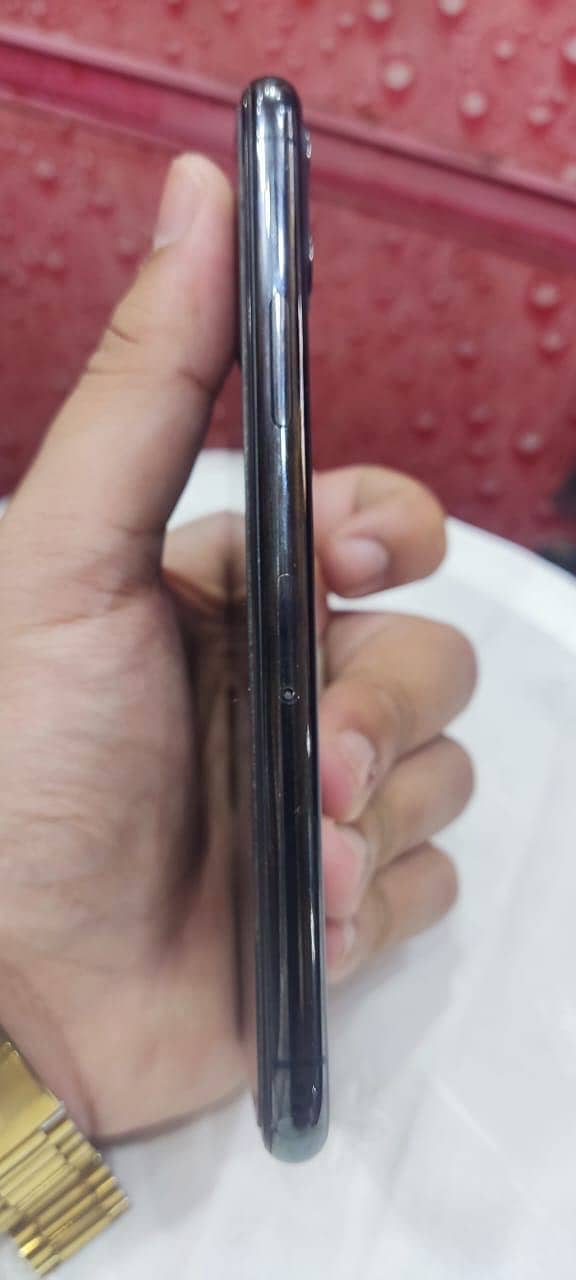 Apple iPhone 11 Pro 3