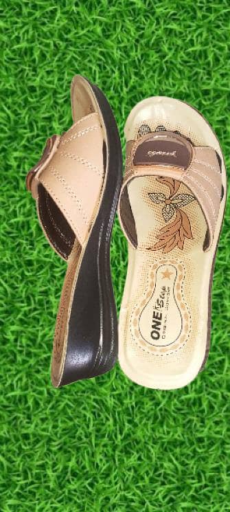 Ladies Moty Sole Wali Mazbooth Chappal Market se kam qeemat main hain