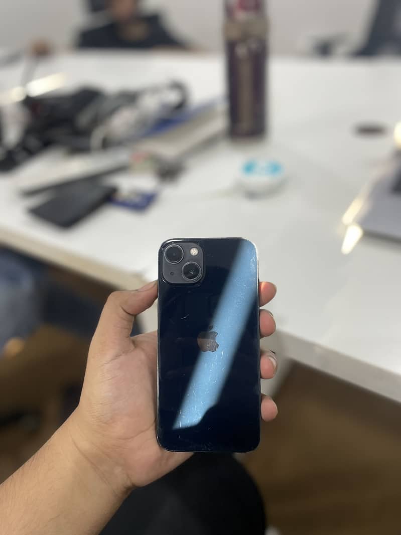 Apple iPhone 13 0