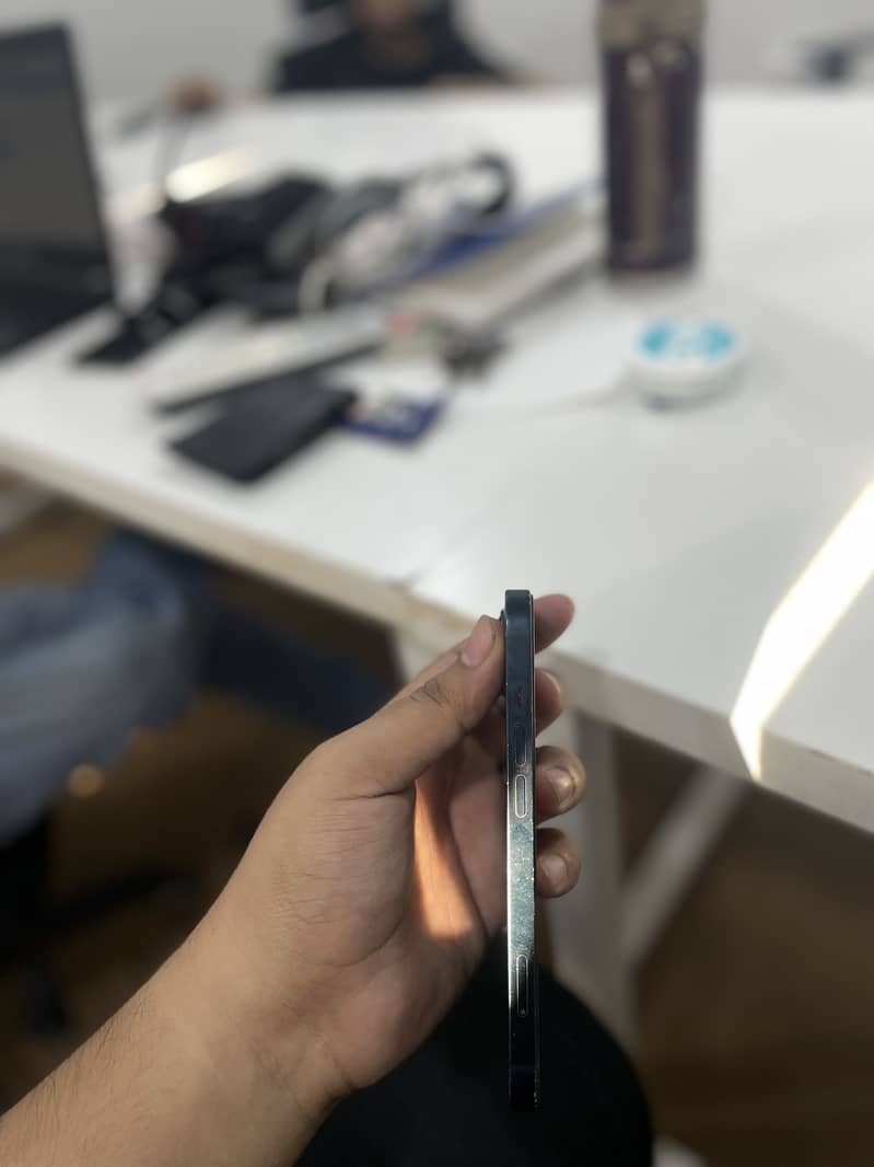 Apple iPhone 13 4