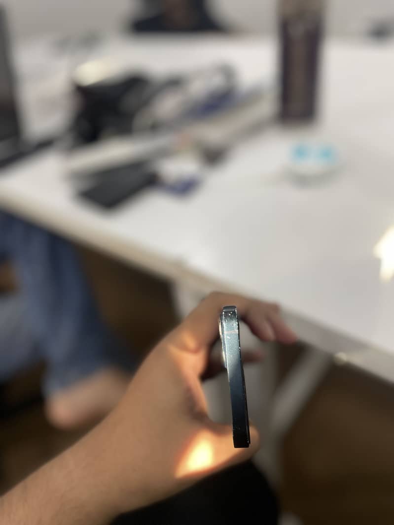 Apple iPhone 13 5