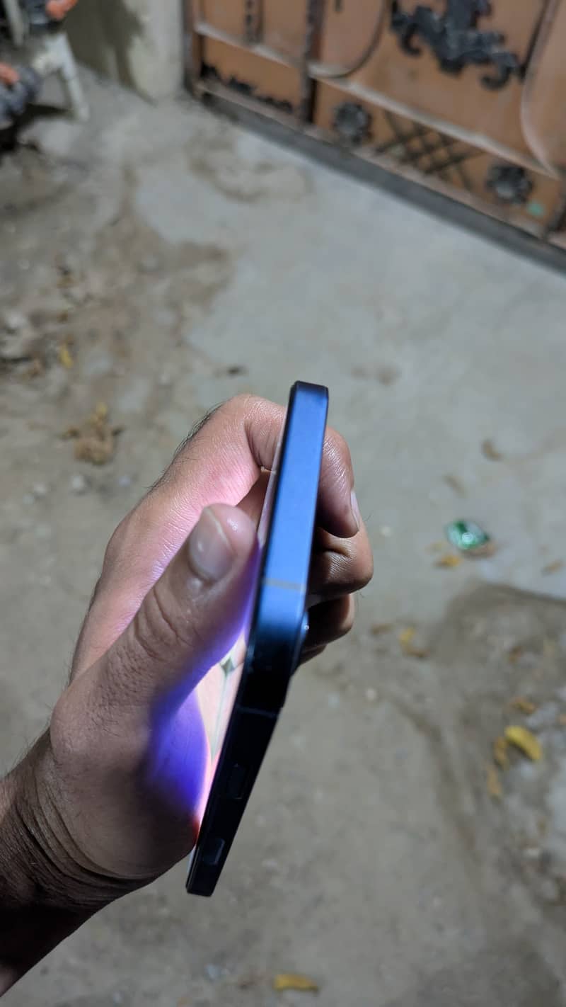 Apple iPhone 12 0