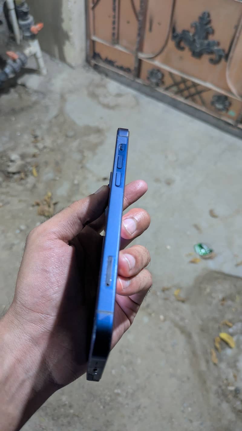 Apple iPhone 12 7