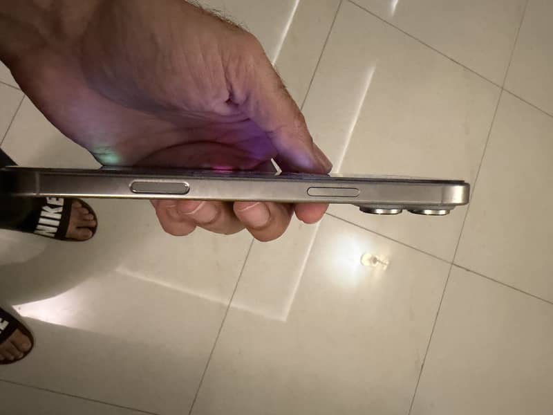Apple iPhone 16 Pro Max 4