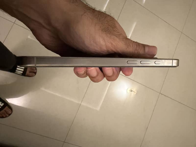 Apple iPhone 16 Pro Max 6