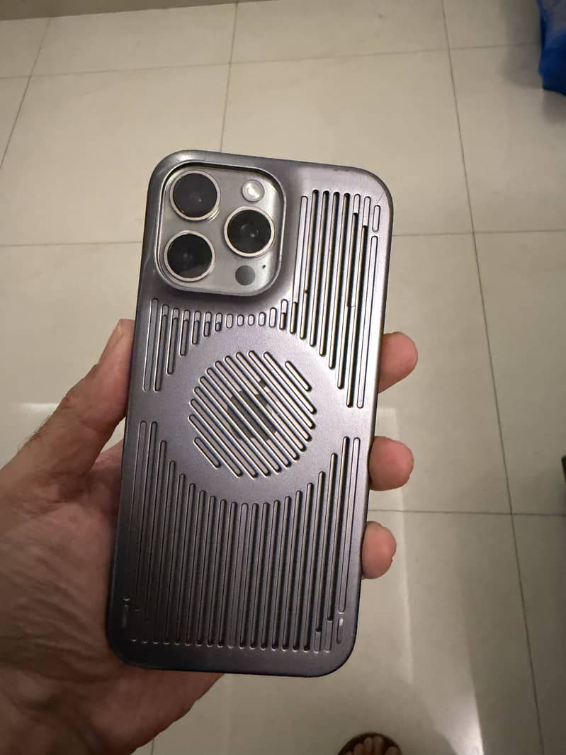 Apple iPhone 16 Pro Max 8