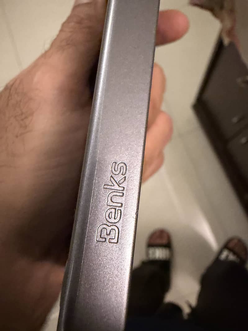 Apple iPhone 16 Pro Max 9