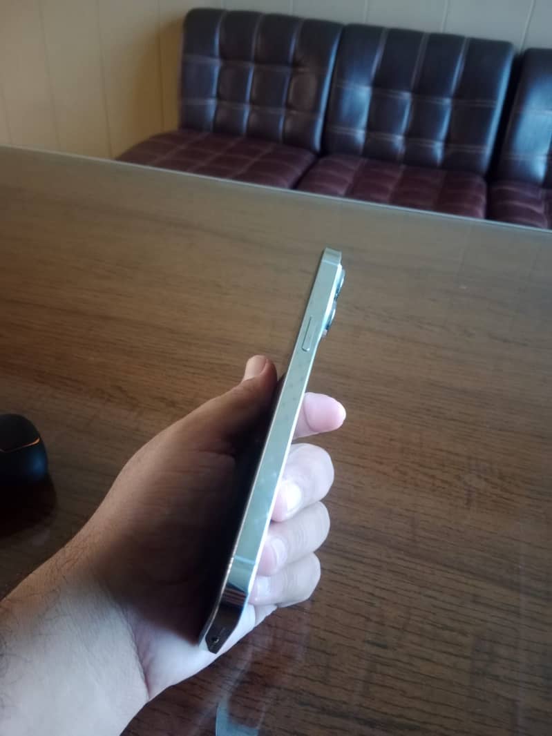 Apple iPhone 14 Pro Max with box 2