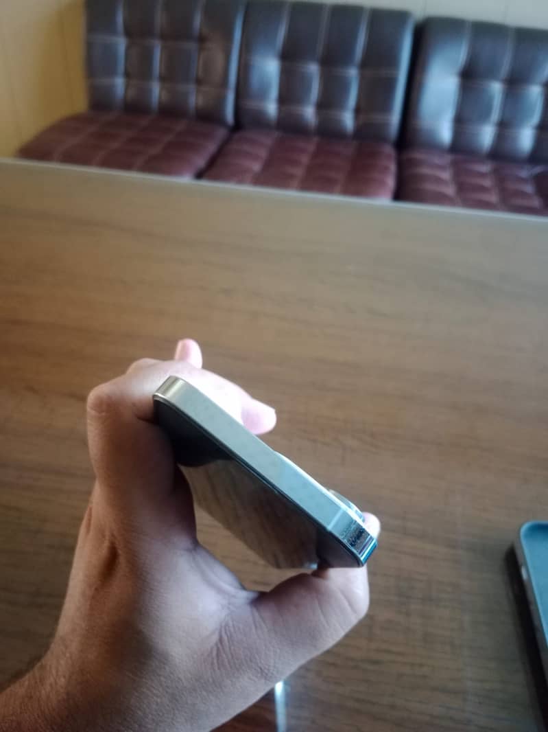 Apple iPhone 14 Pro Max with box 3