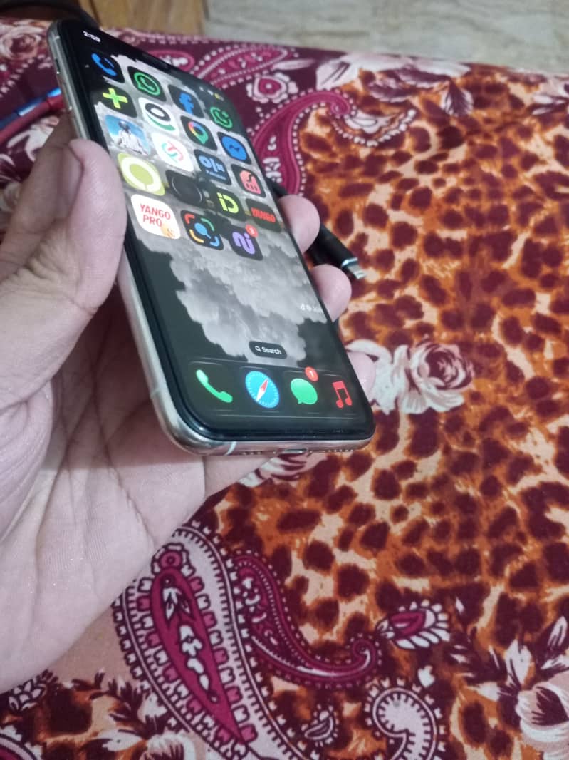 Apple iPhone 11 Pro 1