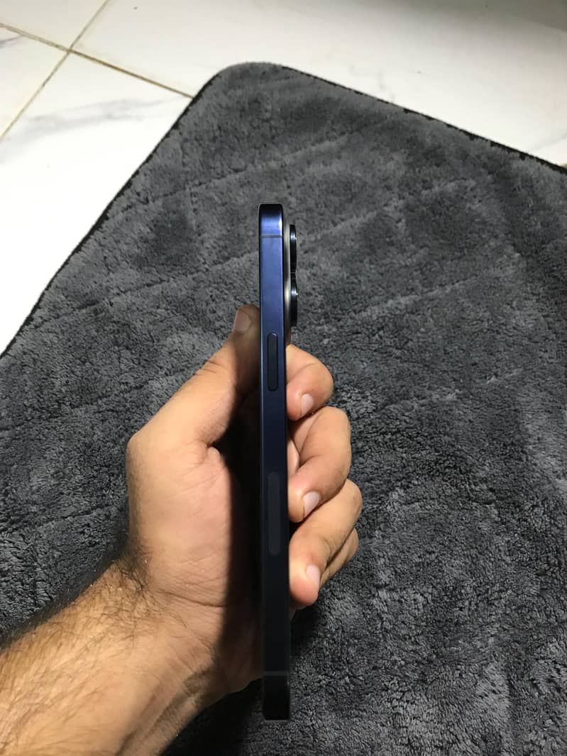 Apple iPhone 15 Pro Max 2