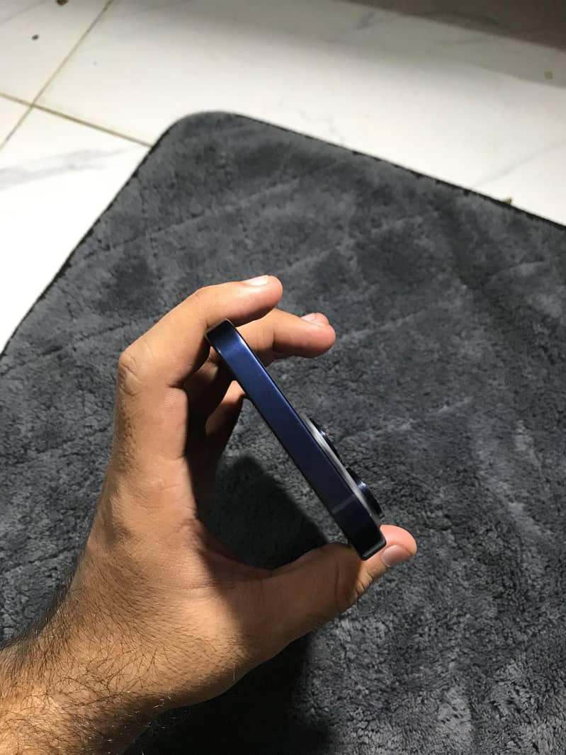 Apple iPhone 15 Pro Max 3