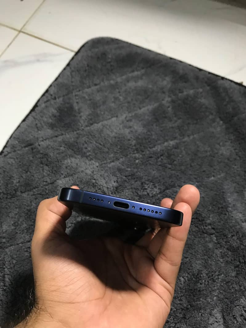Apple iPhone 15 Pro Max 4