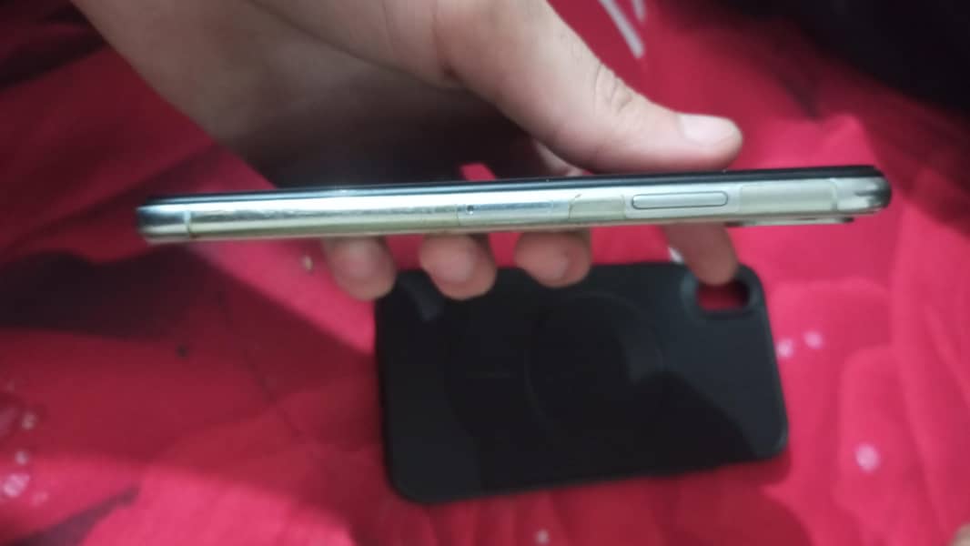 Apple iPhone X 3