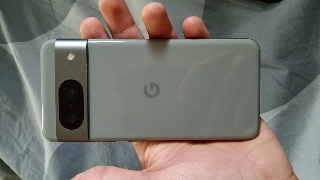 Google Pixel 8 4