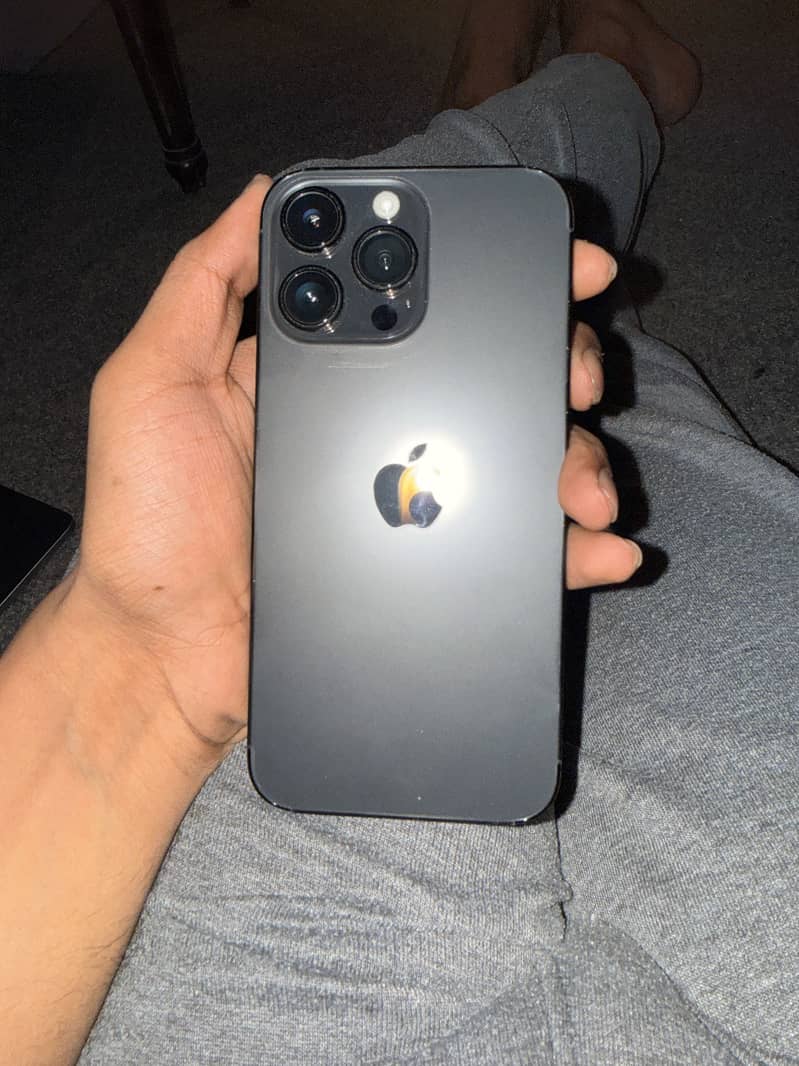 Apple iPhone 14 Pro Max 1