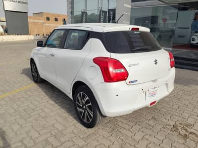 Suzuki Swift GLX CVT 2024