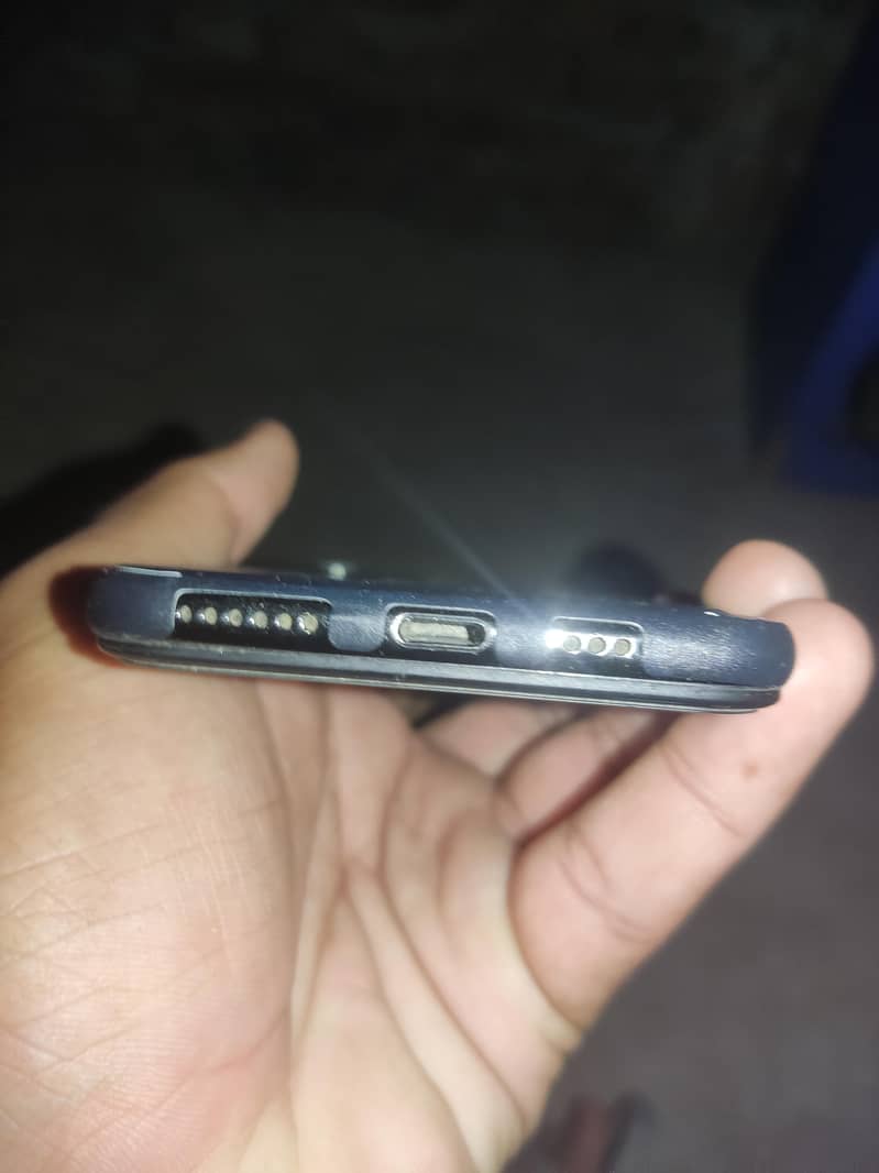 Apple iPhone X 4