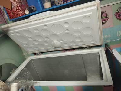 Freezer For Sale Munasib Price Condition saf ha 03230035442