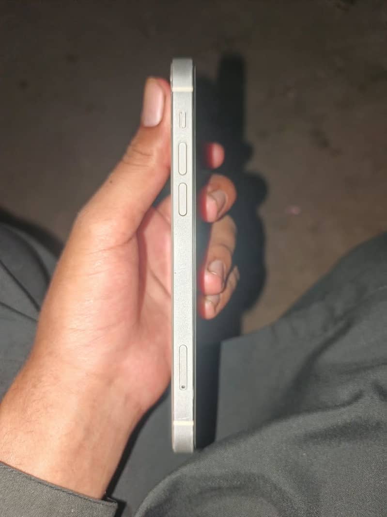 Apple iPhone 12 6