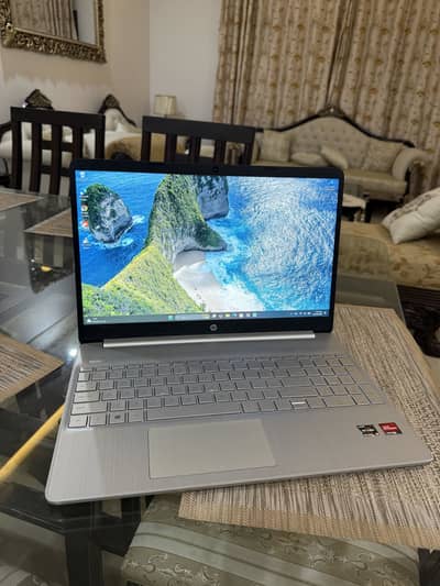 hp 15 ryzen 5 5500U 8gb ddr4 256gb ssd
