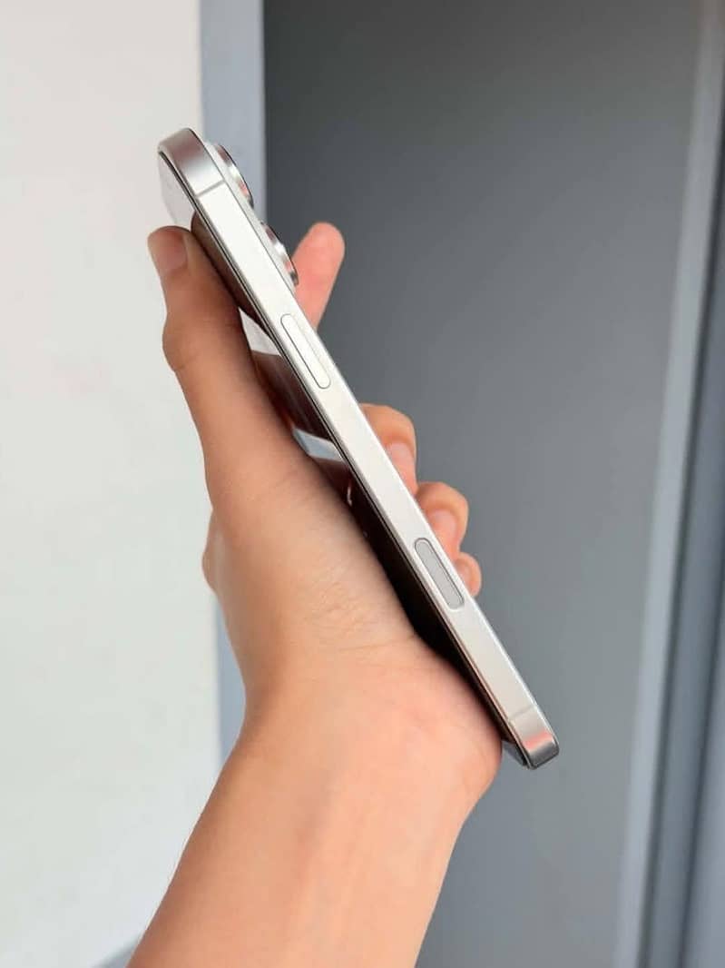 Apple iPhone 16 Pro Max 2months sim time 2
