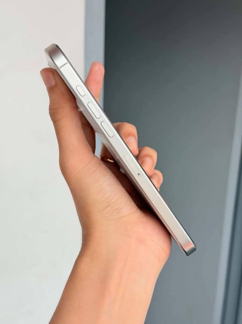 Apple iPhone 16 Pro Max 2months sim time 3