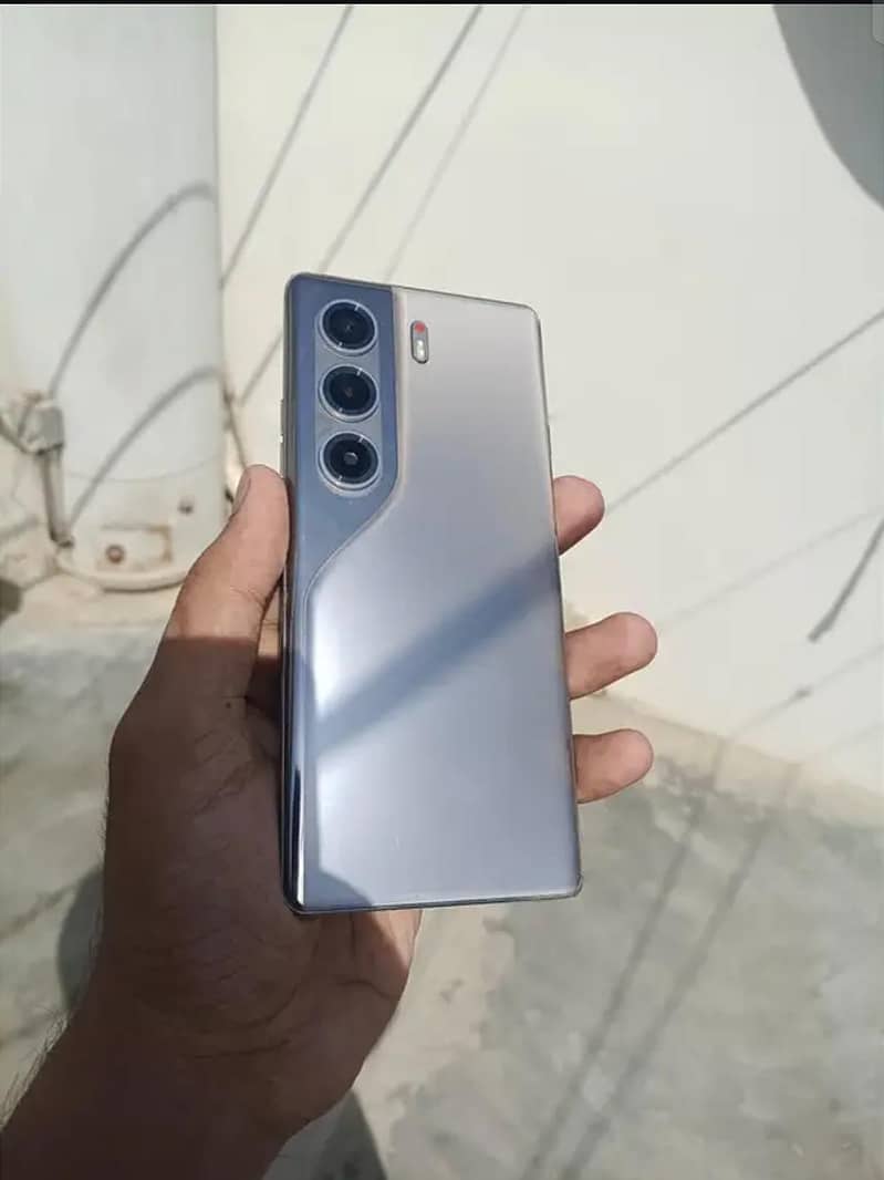 Tecno CAMON 40 Pro 3