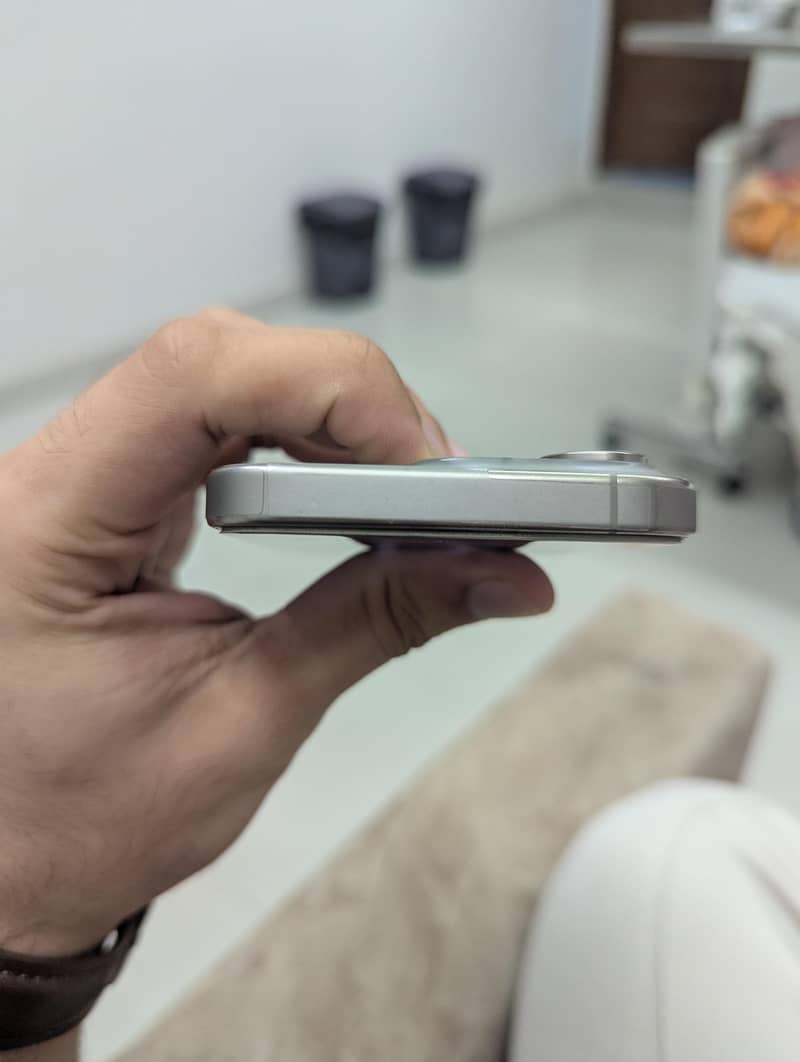Apple iPhone 15 Pro 3