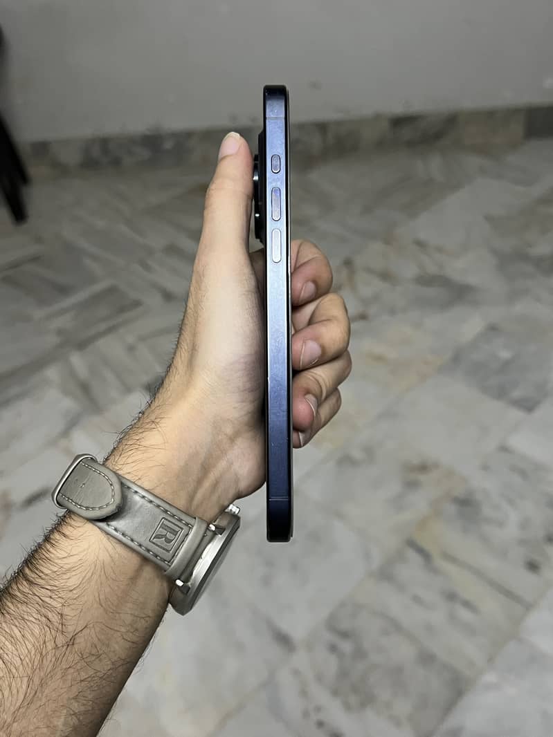 iPhone 15 Pro Max factory 3