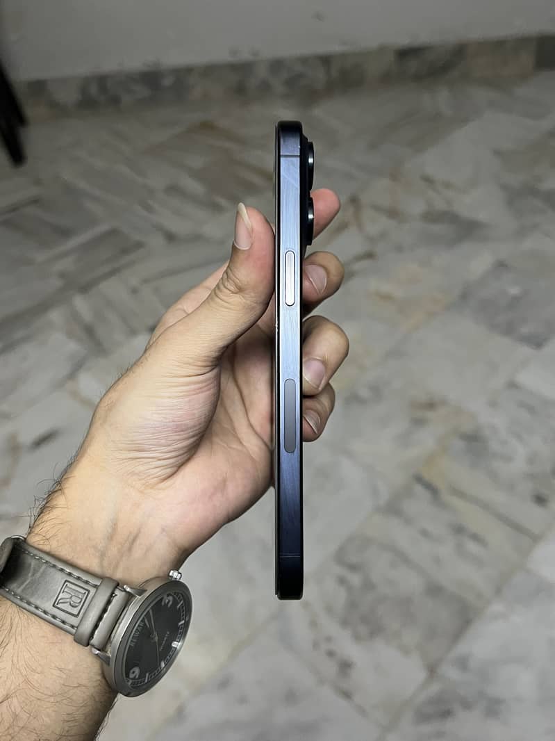 iPhone 15 Pro Max factory 4