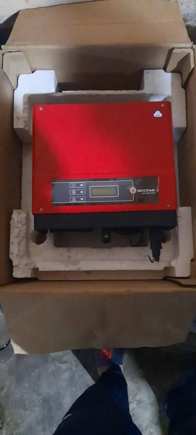 Solar Inverter plus 10 plates available 9/10 condition