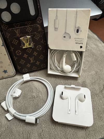 iPhone cable and headphones