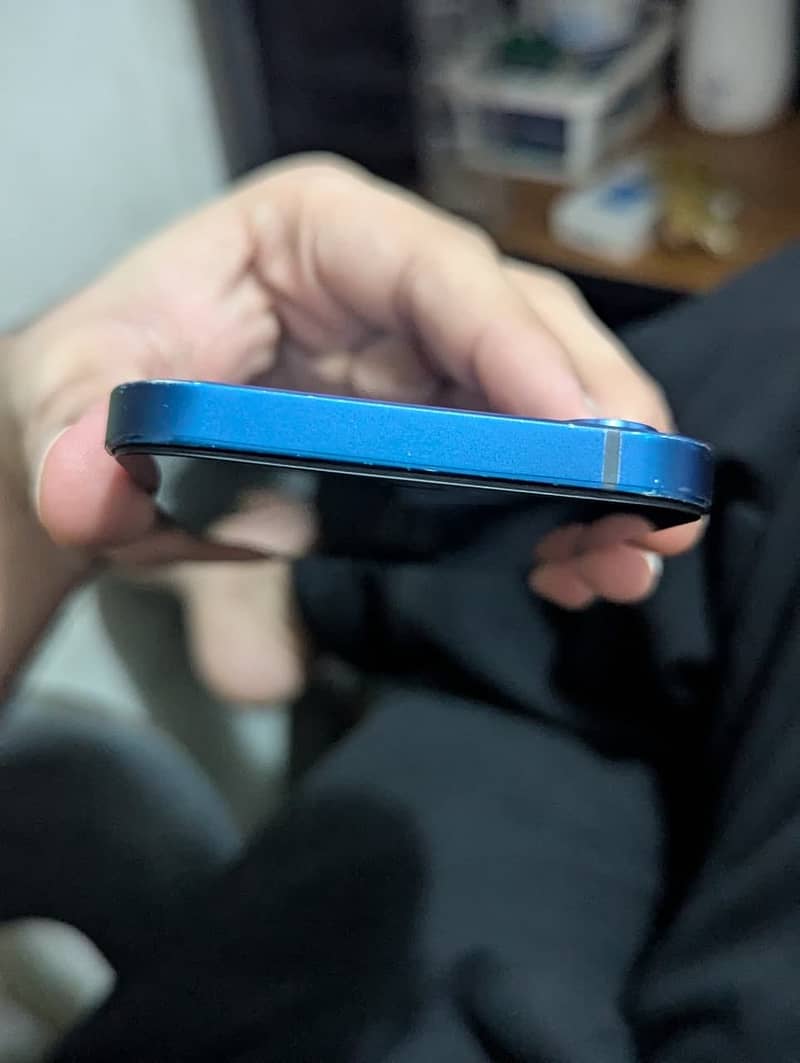 Apple iPhone 12 3