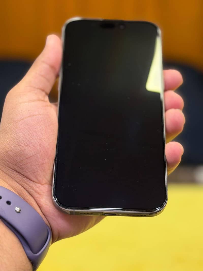 Apple iPhone 17 Pro Max 4