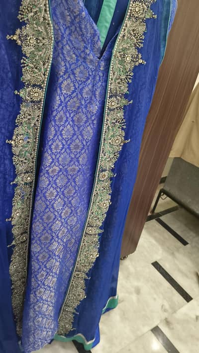 kaam wala beautiful gown