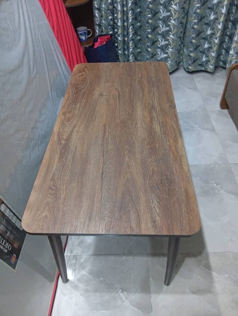 Simple and elegant table 1