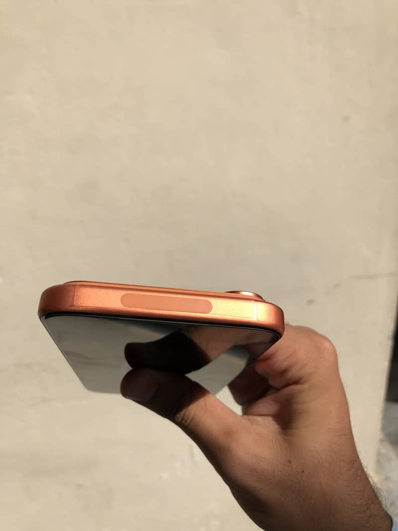 Apple iPhone 17 Pro Max 4