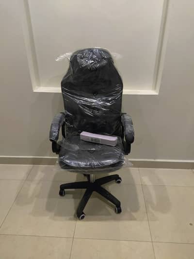 slightly used gaming chair for sale in kabir town phase 2 lahore