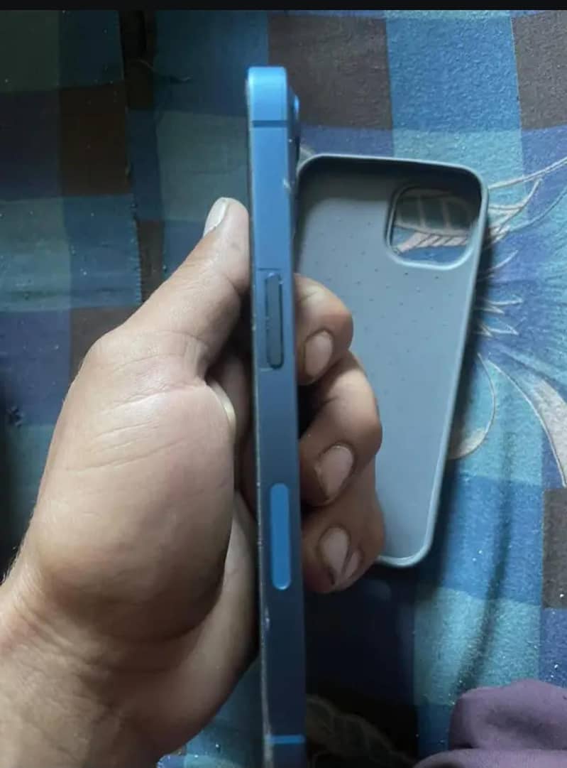 Apple iPhone 13 6