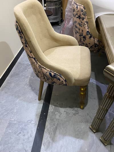 Dining table new (Urgent sale)