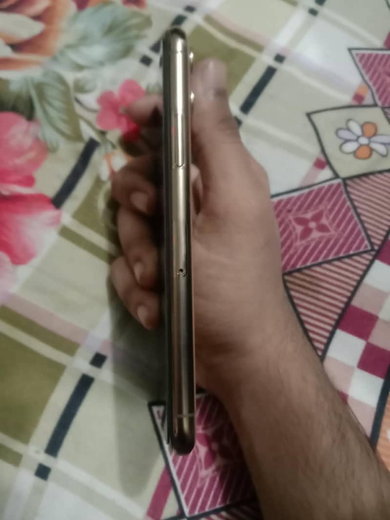 Apple iPhone 11 Pro 7