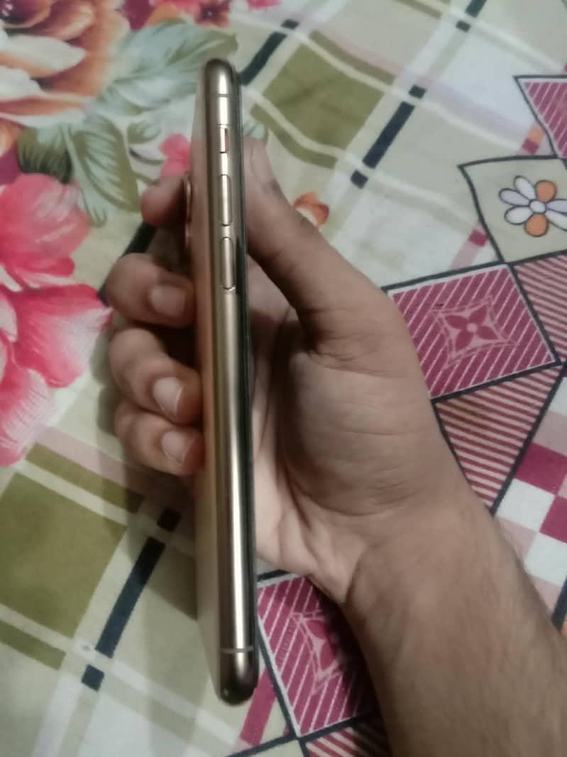 Apple iPhone 11 Pro 8