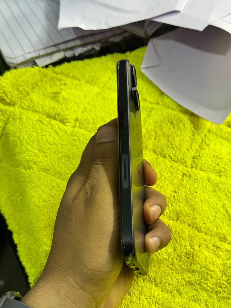Apple iPhone 15 3
