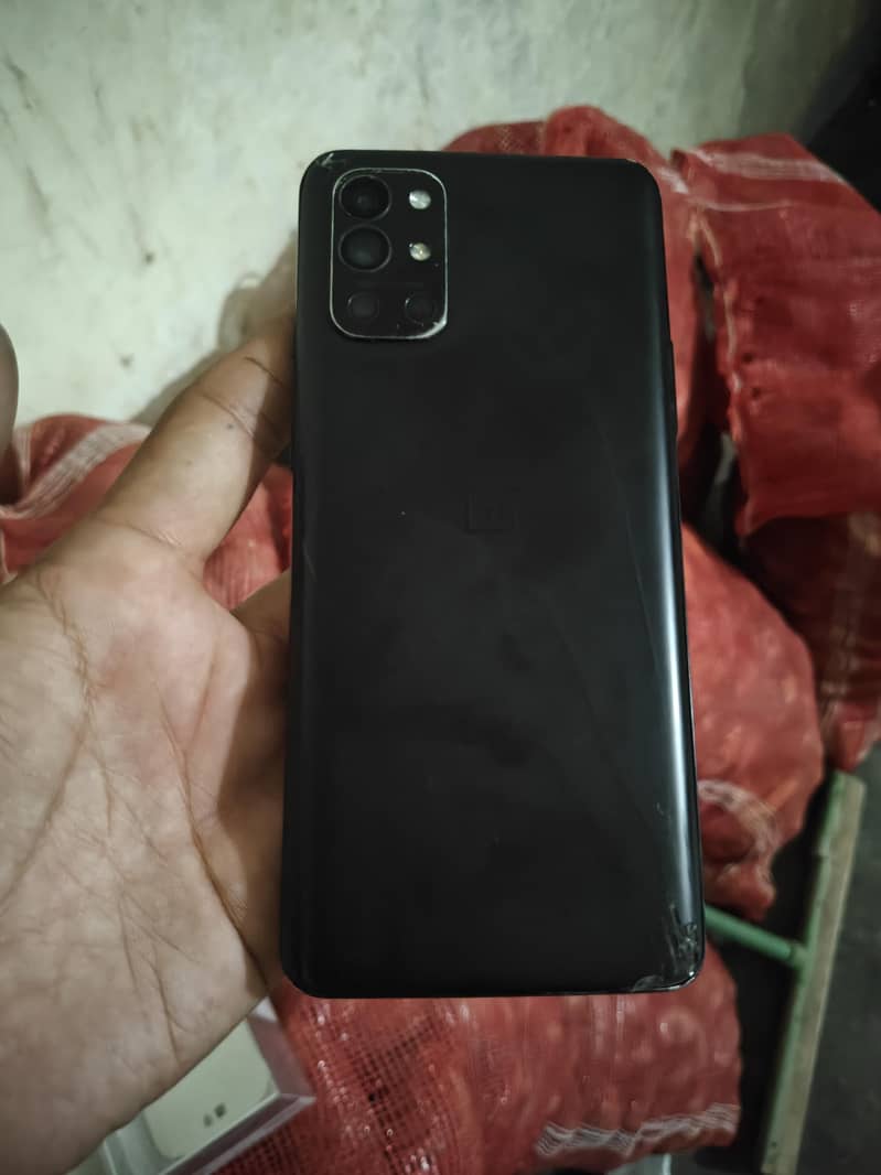 One Plus 9R 5G 1